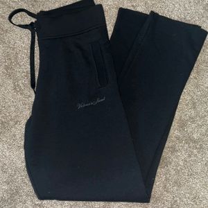 Brand new Victoria’s Secret sweatpants size small. 🖤